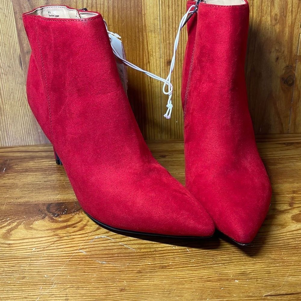 A new day Women’s Red Suede Heeled Ankle Booties size 8.5